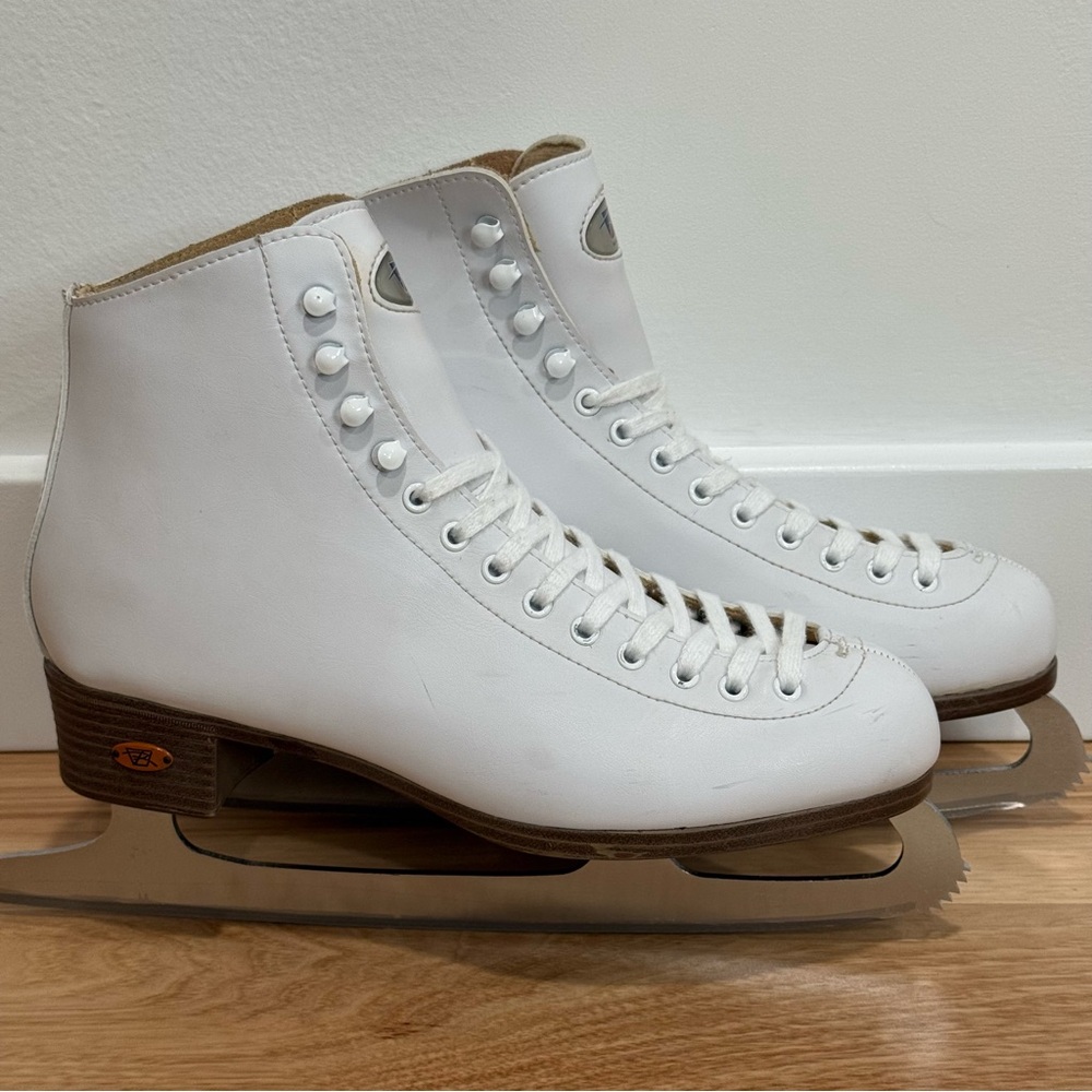 Riedell White Women's Figure Skates - Classic High-Cut Leather - Picture 5 of 12